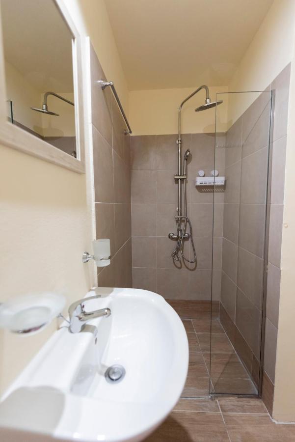Pure Urban Bedboxes Acropolis Metro Petralona Apartment เอเธนส์ ภายนอก รูปภาพ
