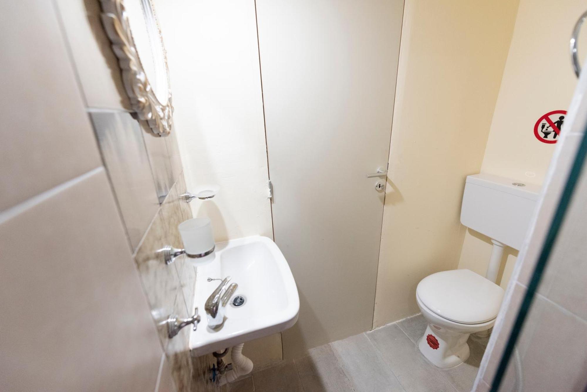 Pure Urban Bedboxes Acropolis Metro Petralona Apartment เอเธนส์ ภายนอก รูปภาพ